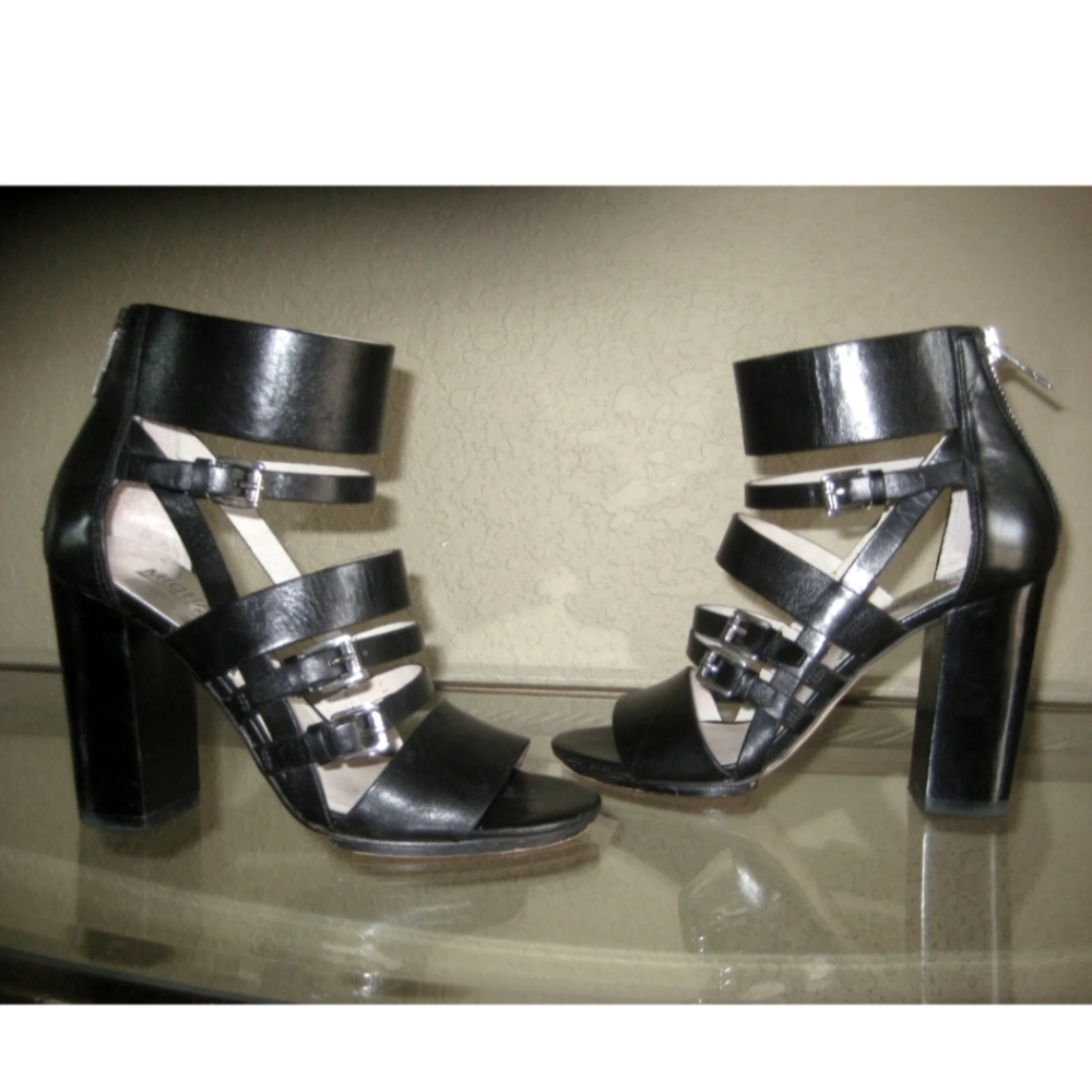 GORGEOUS MICHAEL KORS BLACK LEATHER SANDAL
